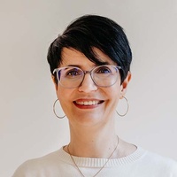 © Herrmann/Agentur SWR Portrait einer Frau, die frontal in die Kamera lächelt