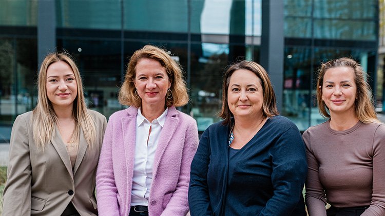 Gruppenbild mit vier Frauen