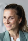 Porträtfoto von Barbara Tscheliessnigg